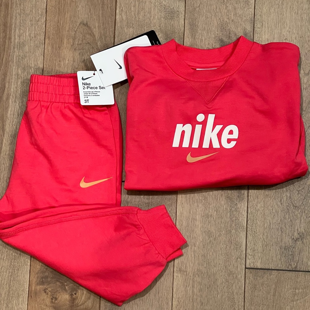 Girls Nike set